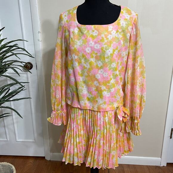 Vintage60s Mod Flower Child Long Sleeve Pleated Mini Dress Rare Size 6/8 - Picture 1 of 12